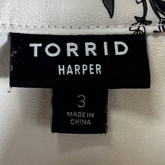 Torrid Harper Georgette White and Black Floral Blouse 0667 - Picture 4 of 8